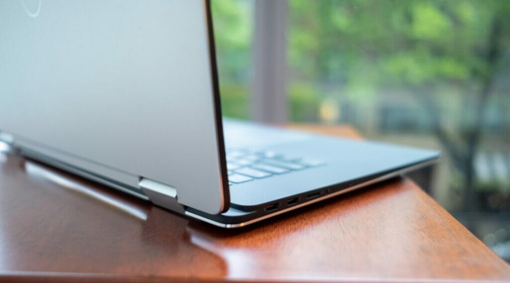 Dell XPS 15 2-in-1  : بهترین لپ تاپ 15 اینچی3_ ریون مگ 